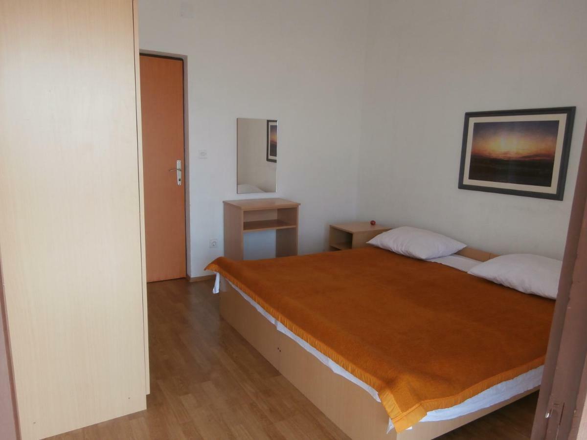 Jure Erceg Apartment Starigrad Paklenica Bagian luar foto